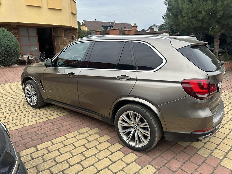 BMW X5 x DRIVE 30D - fotka 8 z 28