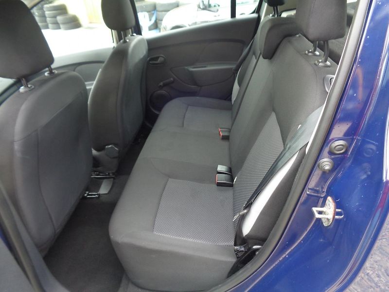 Dacia Sandero 1,1 i - fotka 16 z 19