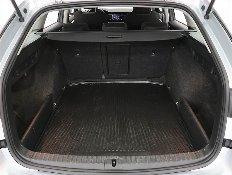 Ford Kuga (2015) 2.0 TDCi, 4X4, Serv.kniha - fotka 11 z 20