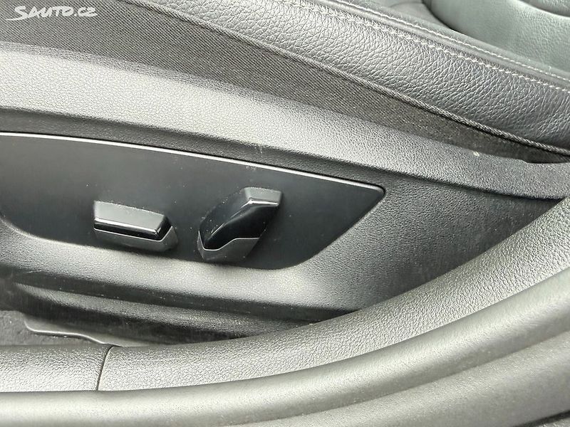 BMW Řada 5 520d XDRIVE 140kW - fotka 27 z 33