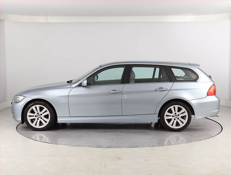 BMW Řada 3 (2011) 330 d xDrive, 4X4, Automat - fotka 3 z 20