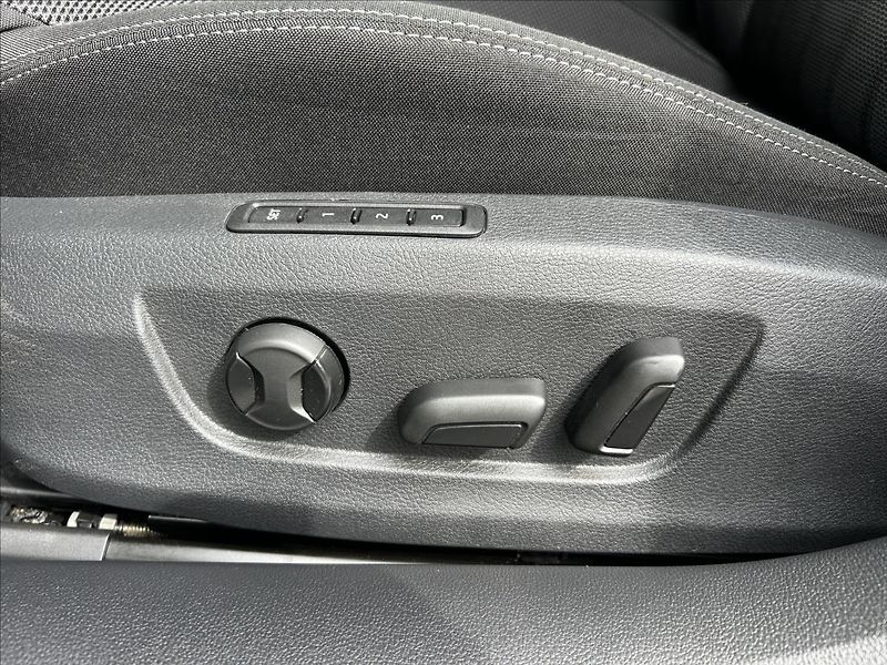 Škoda Superb 2,0 TDi DPH  360° Travel Asist - fotka 13 z 50