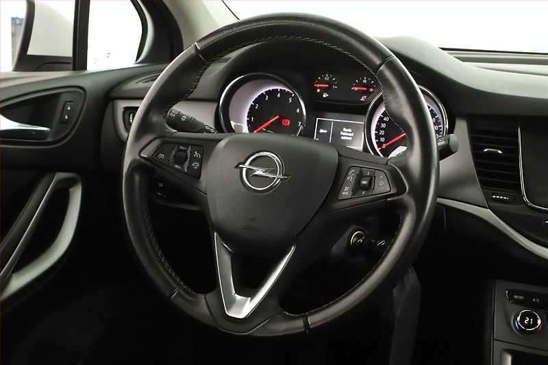 Opel Astra (2019) 1.4 T, Tempomat, Park. senzory - fotka 11 z 12