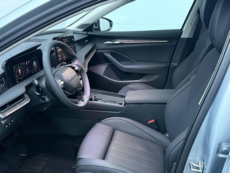 Škoda Superb (2025) L&K 7DSG 2,0 TDI - fotka 7 z 26