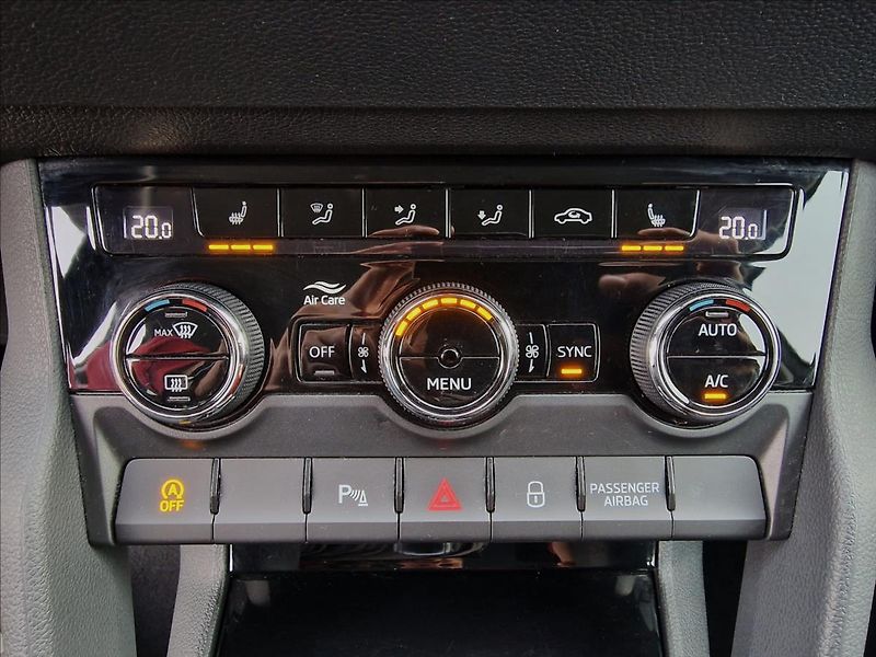 Škoda Karoq 2.0TDI DSG Style,ČR,1.Majitel - fotka 35 z 50