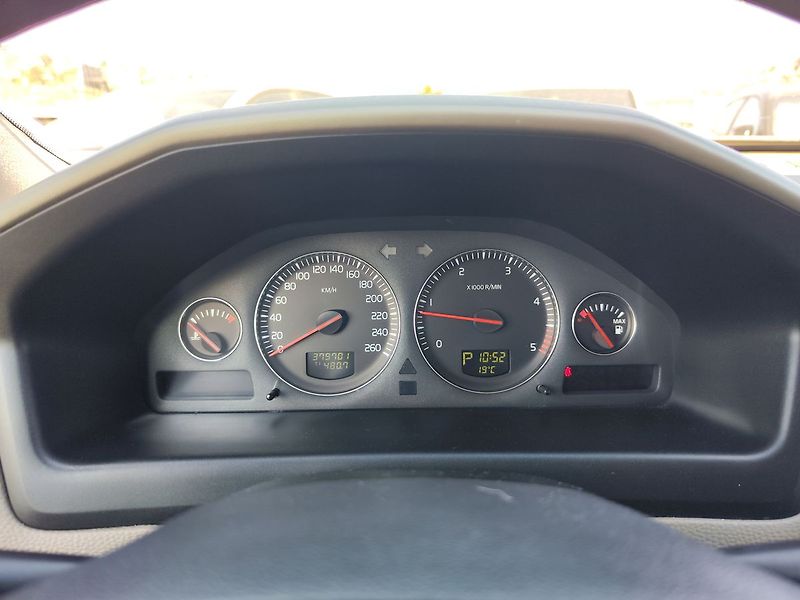 Volvo XC70 D5 2.4/120kW - fotka 15 z 26