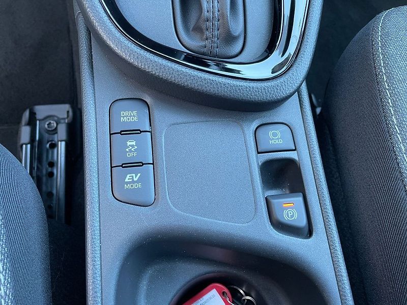 Toyota Yaris Cross MY25 1.5 HEV Style - fotka 28 z 29