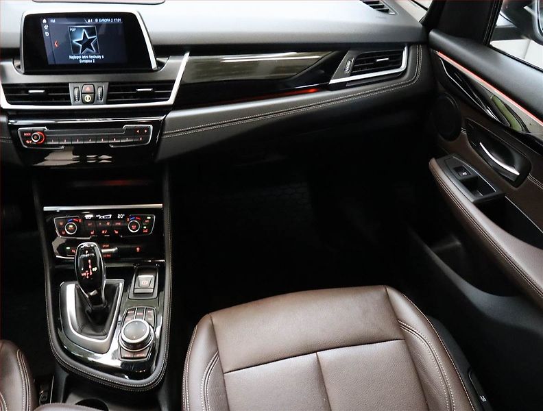 BMW Řada 2 (2021) Luxury Line 216d Gran Tourer - fotka 8 z 25