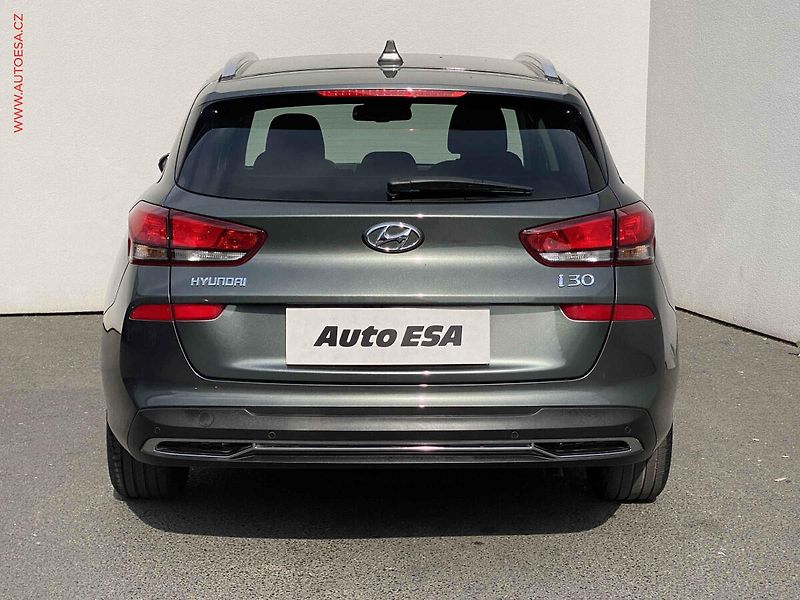 Hyundai i30 (2023) 1.5 T-GDi, Smart, AT, LED - fotka 5 z 21