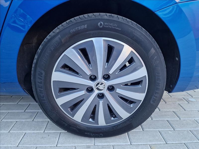 Škoda Superb 2.0TDI DSG Style,ČR,1.Majitel - fotka 45 z 50