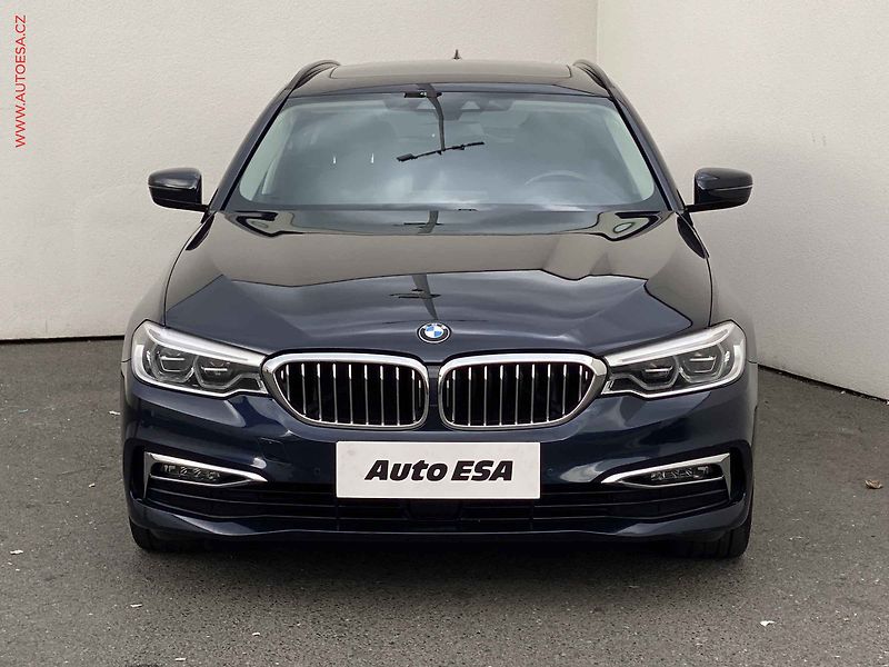 BMW Řada 5 (2018) 2.0 530i xDrive, LuxuryLine - fotka 2 z 21