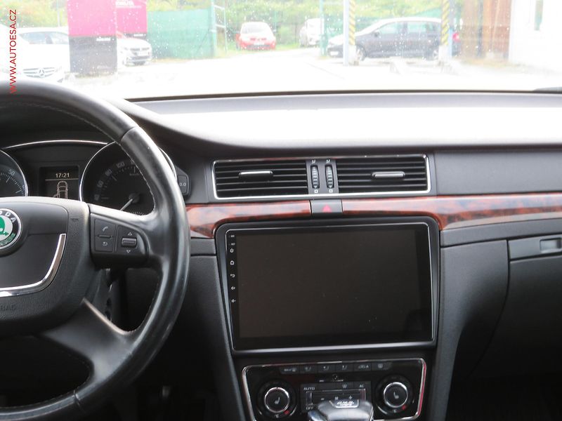 Škoda Superb (2011) 3.6 V6 4x4, ČR, Exclusive - fotka 8 z 28
