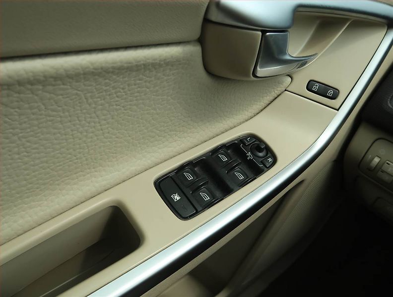 Volvo XC60 (2009) Momentum D5, 4X4, Automat - fotka 17 z 17