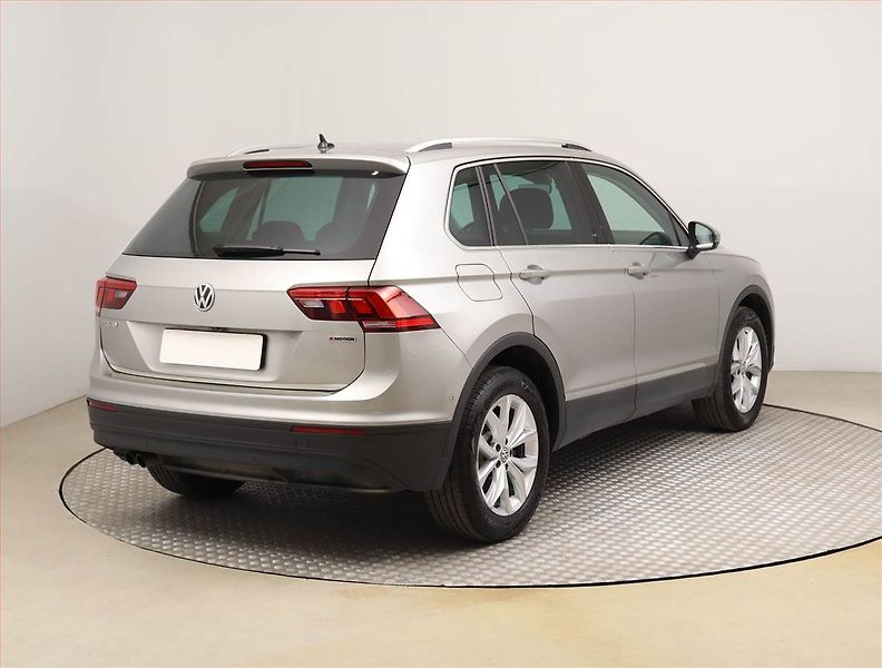 Volkswagen Tiguan (2020) Elegance 2.0 TSI - fotka 5 z 29