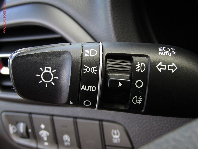 Hyundai i30 (2020) 1.5T-GDi, ČR, navi, LED - fotka 12 z 23