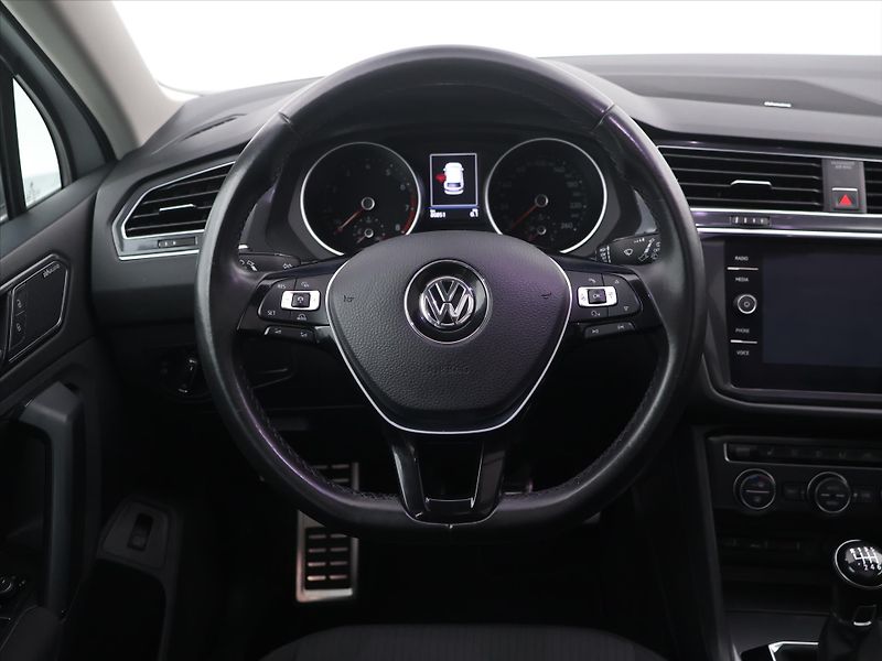Volkswagen Tiguan 1,4 TSI Sound edice matrix pan - fotka 15 z 31