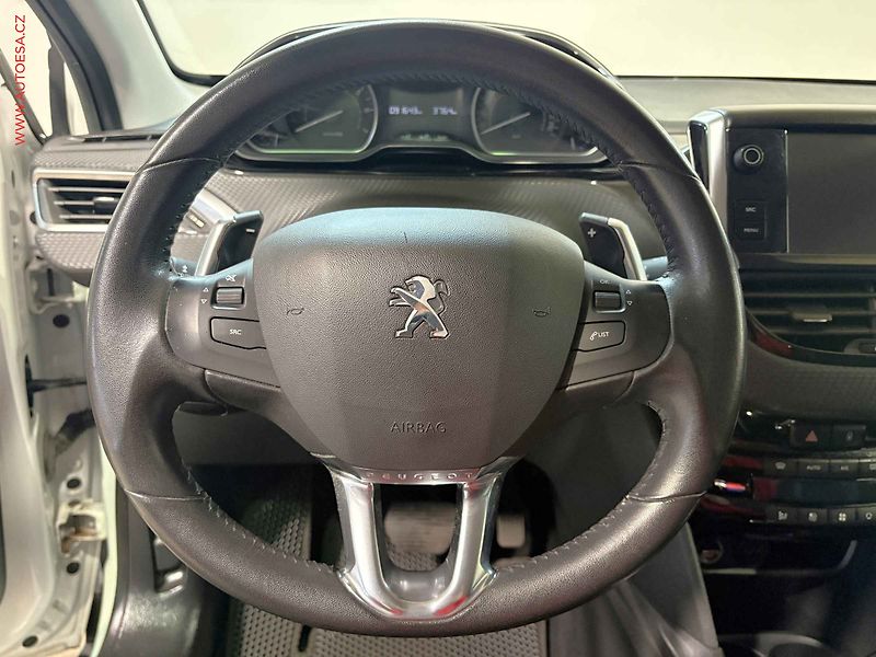 Peugeot 2008 (2016) 1.2 PT, 2.maj,ČR, AT, autoAC - fotka 14 z 14