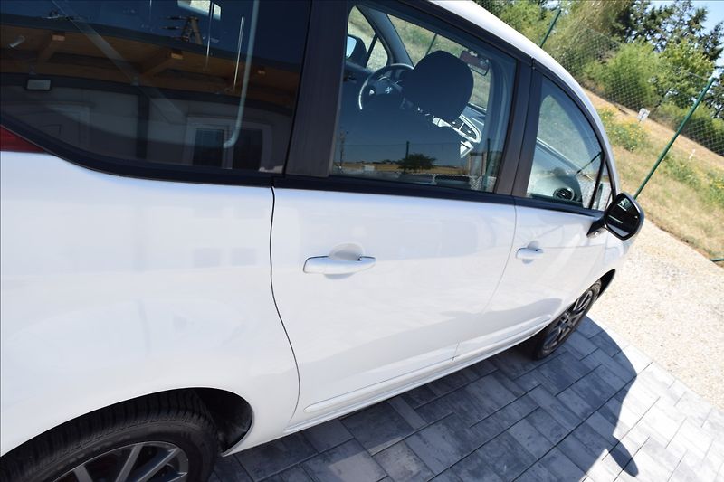 Peugeot 5008 1,6 HDI 84KW AUTOMAT PO SERVIS - fotka 10 z 49