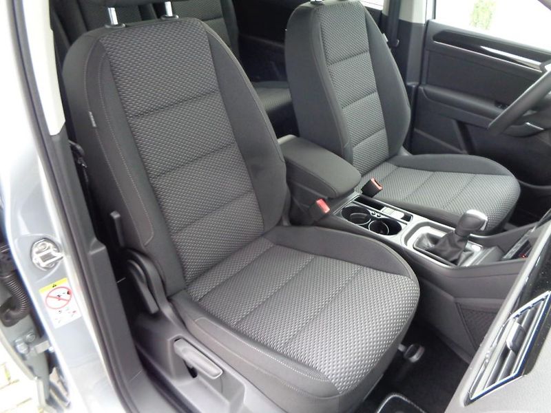 Volkswagen Touran People 1,5 TSI EVO 7DSG - fotka 19 z 30