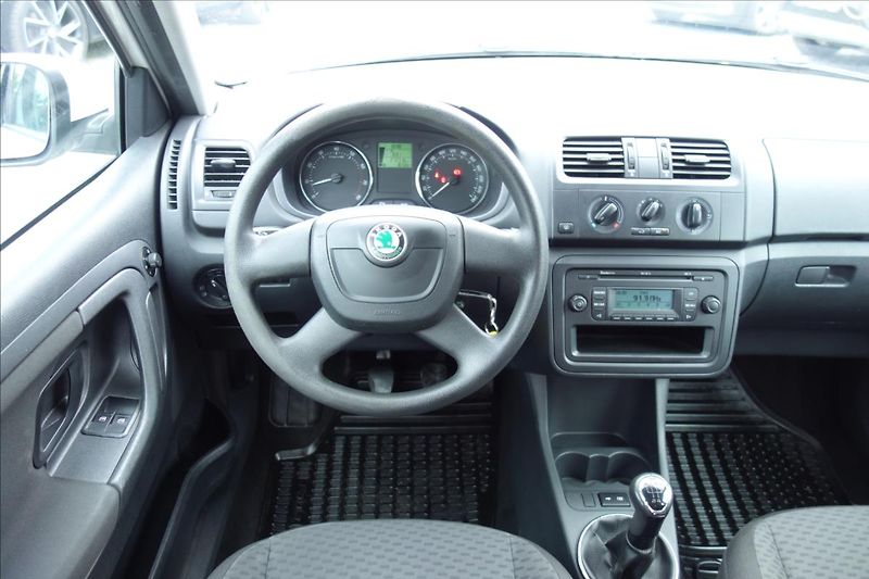 Škoda Fabia 1,4 i 16V 63KW, ČR, AMBITION. - fotka 16 z 29