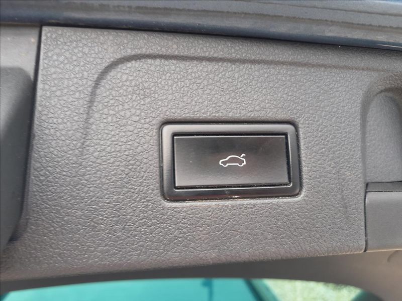 Volkswagen Passat Variant 2.0 TDI 110KW - fotka 28 z 59