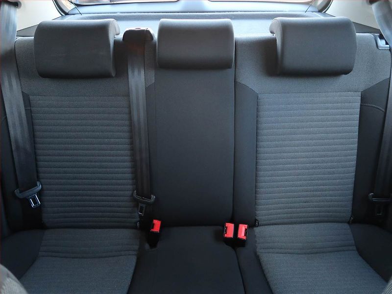 Volkswagen Polo (2009) 1.4, Vyhř. sedaček - fotka 10 z 15