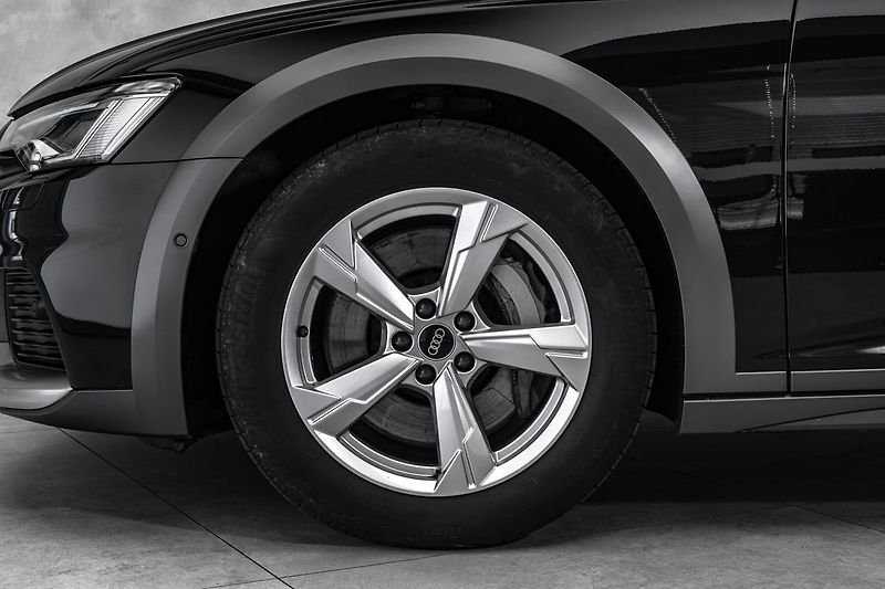 Audi A6 Allroad 55TFSI Q Matrix Pano - fotka 2 z 23