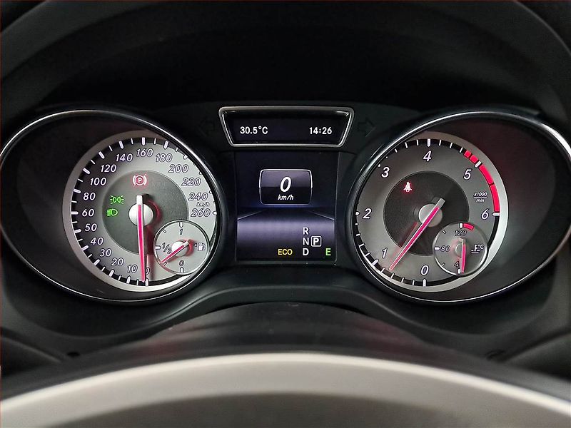 Mercedes-Benz GLA (2014) 220 CDI 4MATIC, 4X4 - fotka 11 z 25
