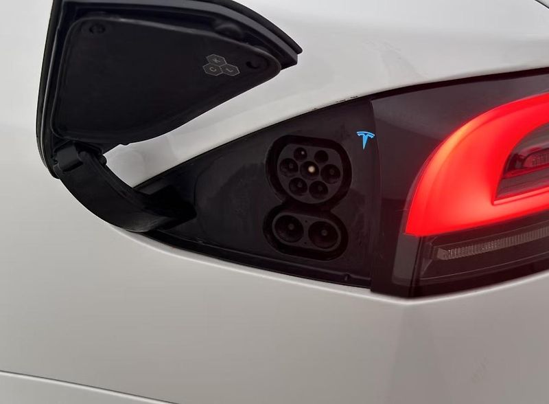 Tesla Model S LR AWD Vzduch Pano. Tažné Kam - fotka 32 z 37