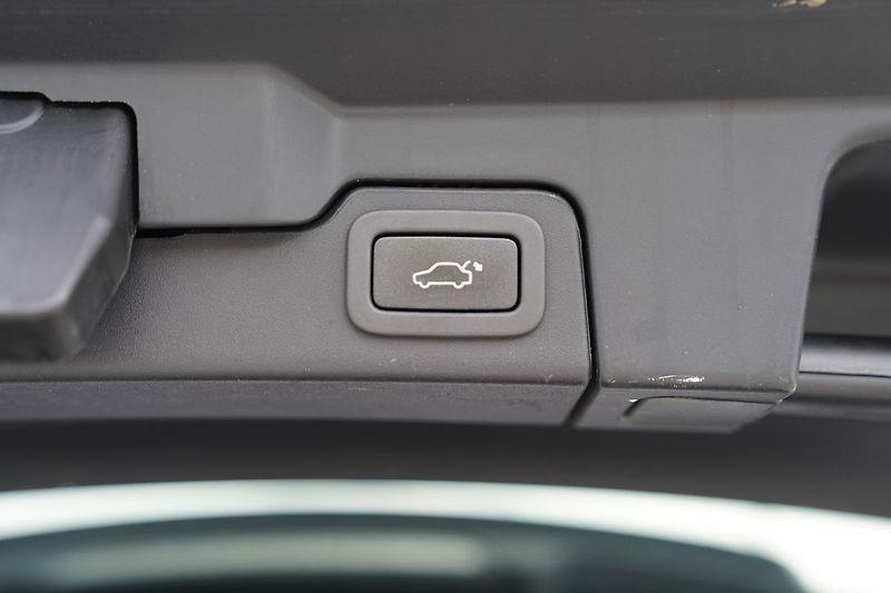Land Rover Range Rover Evoque 2.2 TD4  R-Dynamic/AT/kůže - fotka 13 z 41