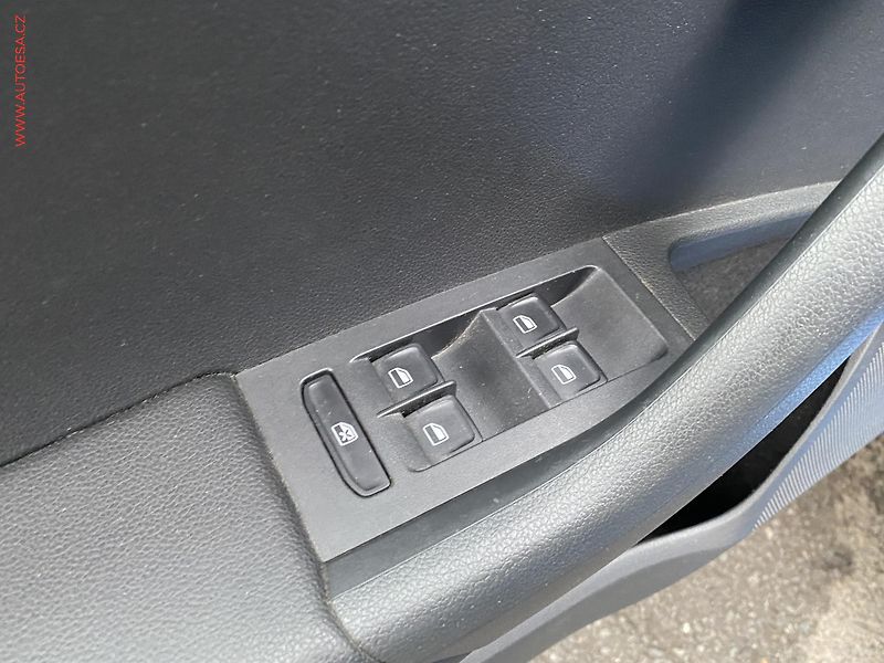 Škoda Octavia (2013) 2.0 TDi 4x4, Elegance, park - fotka 14 z 18