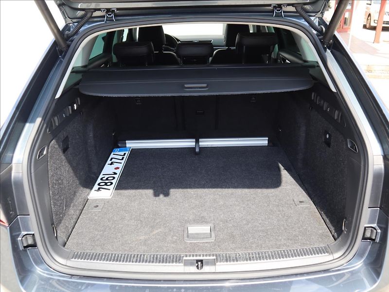 Škoda Superb 2,0 TDI DSG ACC DCC Kamera LED - fotka 47 z 58