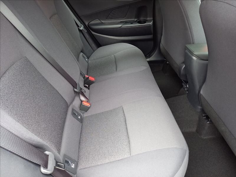 Toyota C-HR 1,8 Comfort - fotka 9 z 15
