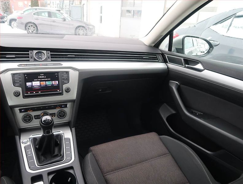 Volkswagen Passat (2016) 1.6 TDI, Serv.kniha, Navi - fotka 8 z 15