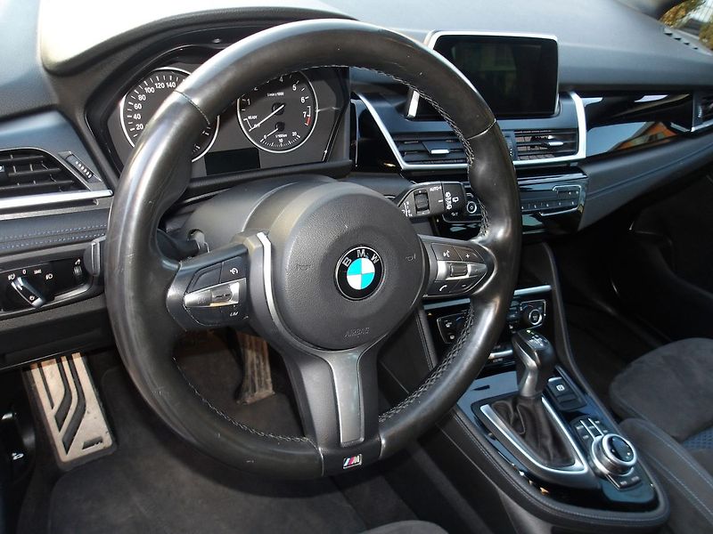 BMW Řada 2 220i AUT.! 7MÍST Gran Tourer - fotka 16 z 32