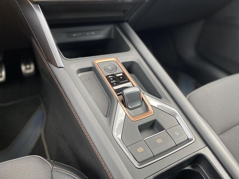 Cupra Formentor 1,5 E-TSI 110 kW DSG - fotka 22 z 26