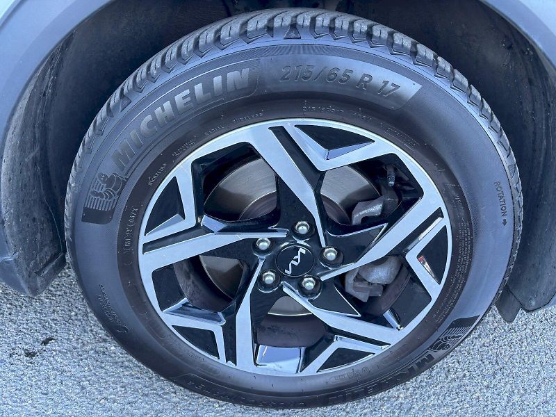 Kia Sportage (2022) 1.6 T-GDI 110kW - fotka 34 z 35