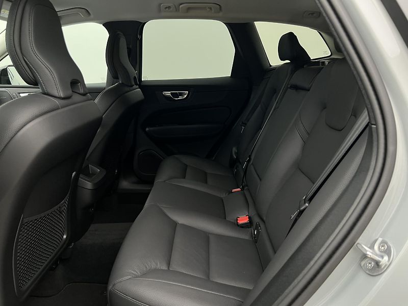 Volvo XC60 B5 AWD PLUS DARK AUT REZERVACE - fotka 6 z 44