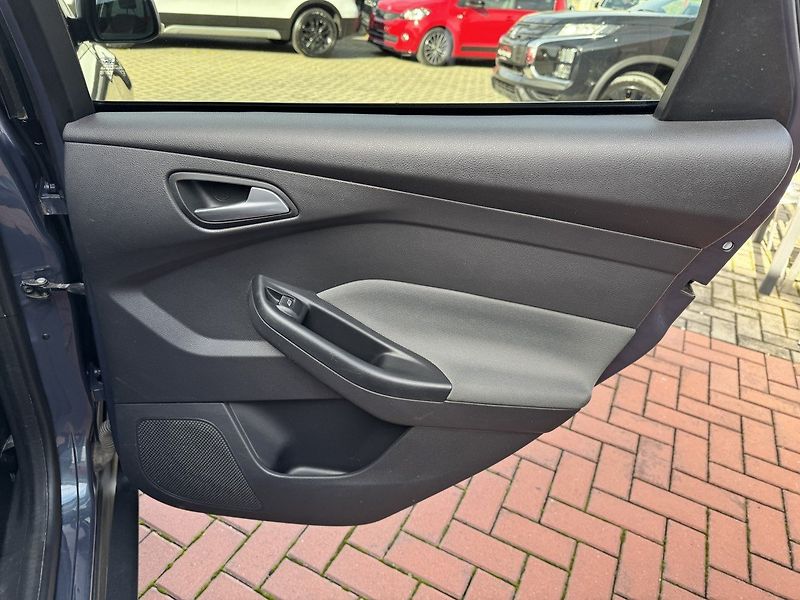 Ford Focus (2011) 1.6i Ti-VCT Klima Servis - fotka 17 z 50