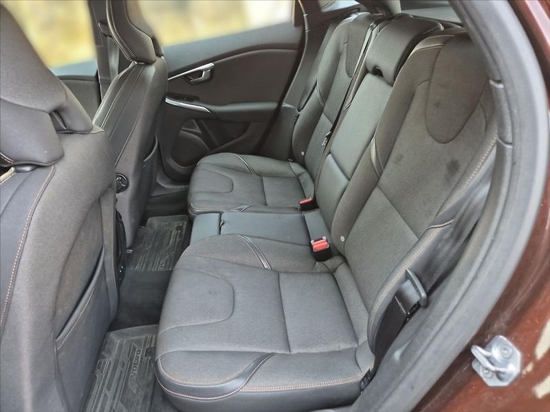 Volvo V40 2,0 D3 Cross Country - fotka 11 z 20