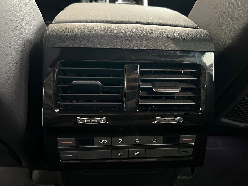 Volkswagen Touareg R-line 3,0TDI 210kW - fotka 17 z 22