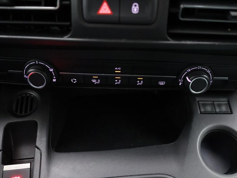 Citroën Berlingo 1,5 HDI 75kW XL Klima 7-Míst - fotka 20 z 28