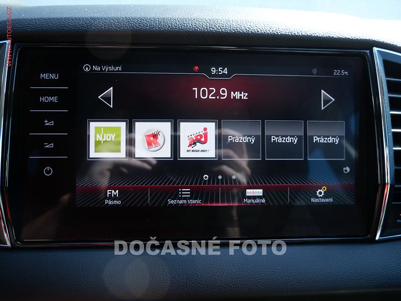 Škoda Karoq (2019) 1.5 TSi, Ambition, DSG, panor - fotka 19 z 21