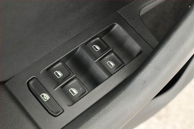 Škoda Octavia (2014) 2.0 TDI, Automat, Xenony - fotka 19 z 20