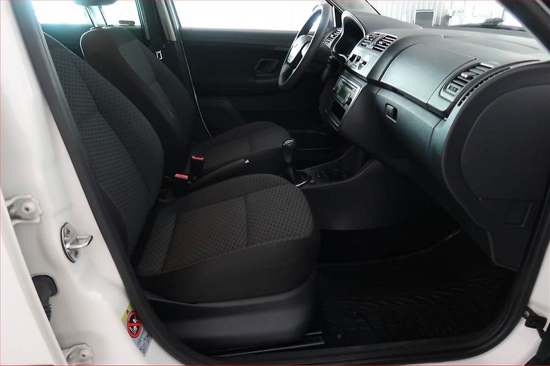 Škoda Fabia (2012) 1.6 TDI, Tažné, rezervace - fotka 9 z 15