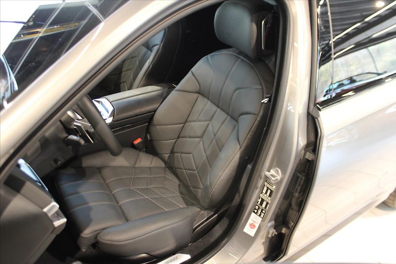 BMW Řada 7 740d xDrive M Sport Pro ExLoun - fotka 11 z 34
