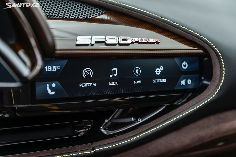 Ferrari SF90 Spider*FULL carbon*metalíza - fotka 46 z 47