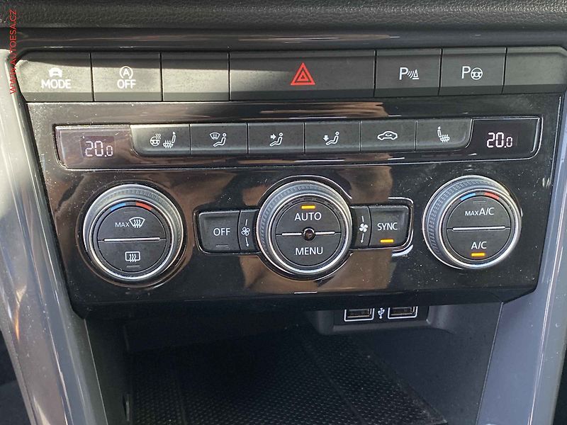 Volkswagen T-Roc (2020) 1.5TSi, ČR, DSG, LED, kamera - fotka 15 z 20