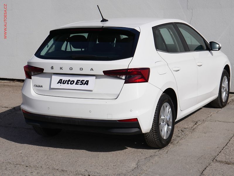 Škoda Fabia (2021) 1.0TSi, 2.maj,ČR, Style, LED - fotka 6 z 18