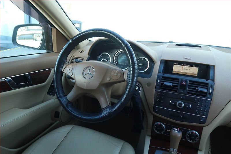 Mercedes-Benz Třídy C (2008) C 320 CDI 4MATIC, 4X4 - fotka 7 z 19